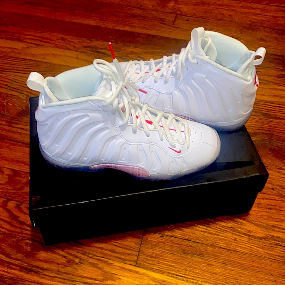 Barely worn dopes. Gently used Size 4/5 youth